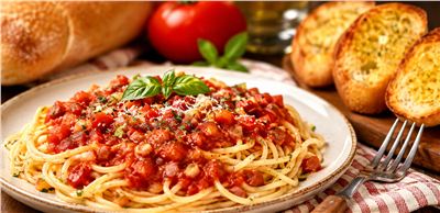 Spaghetti with Simple Tomato and Bacon Sauce